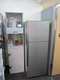 食器戸棚と冷蔵庫